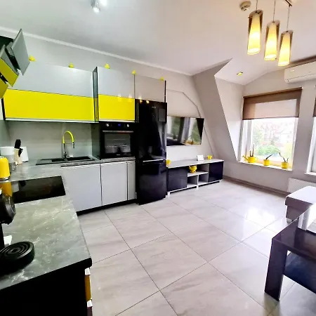 Port Yellow