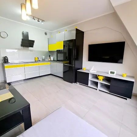 Port Yellow